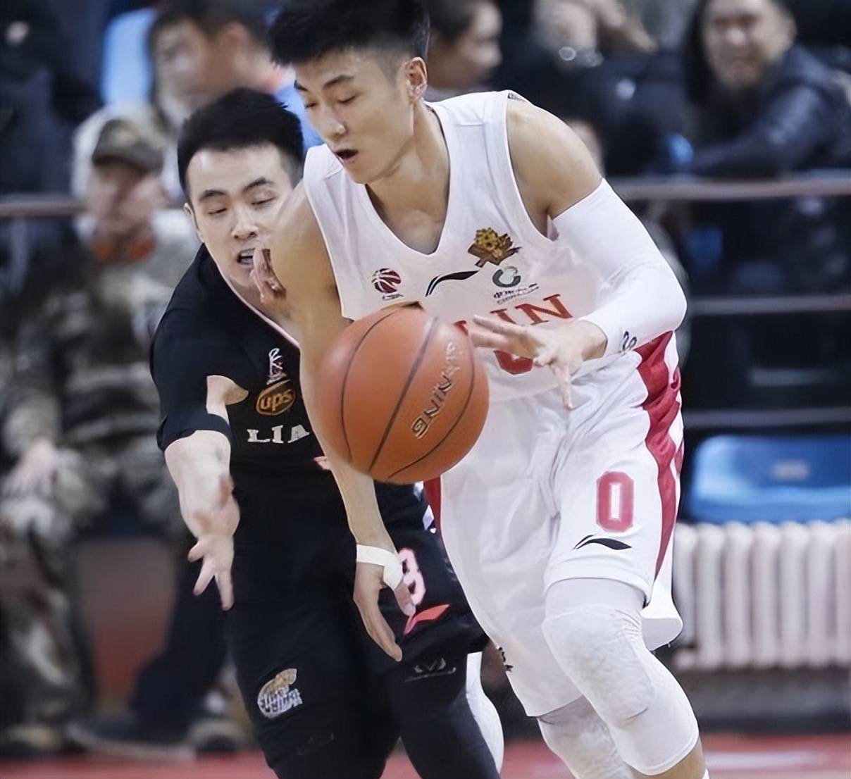 高诗岩17+9山东险胜新疆齐麟17分李炎哲15分(一元战场张岩免费阅读)