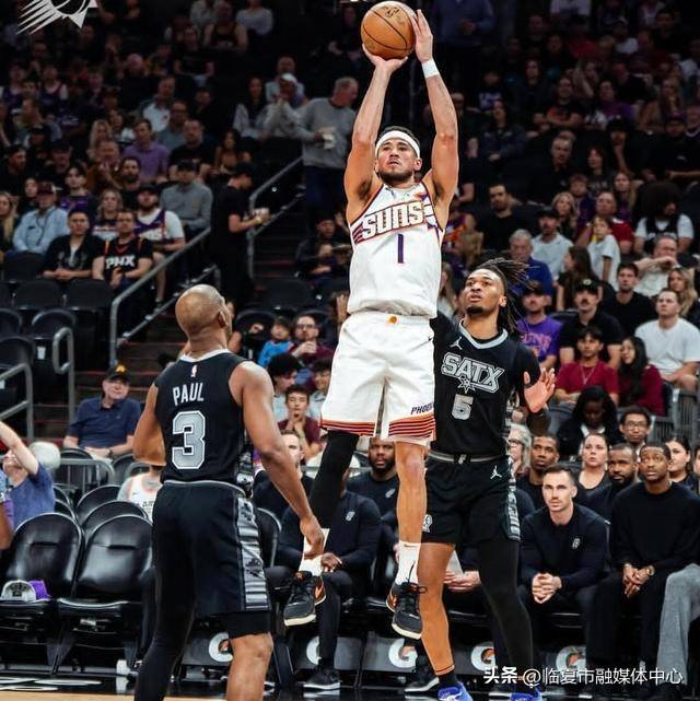 平博体育-某NBA教练：我们防守杰伦-格林时很困难，他肯定能搭档布克的简单介绍