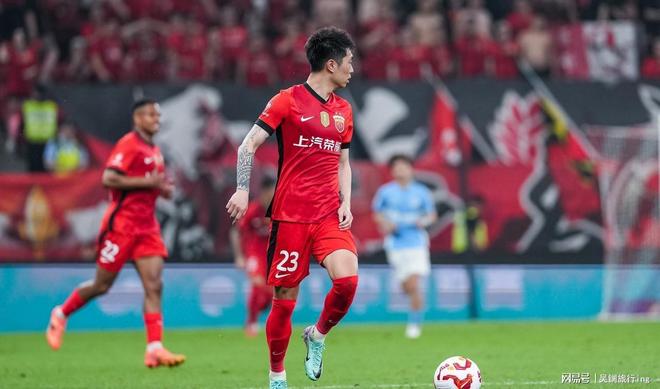 平博体育-海港2-1逆袭新鹏城，蒯纪闻首发登场，李新翔进球扳平蓉城！(重生香港主角叫李光宇)