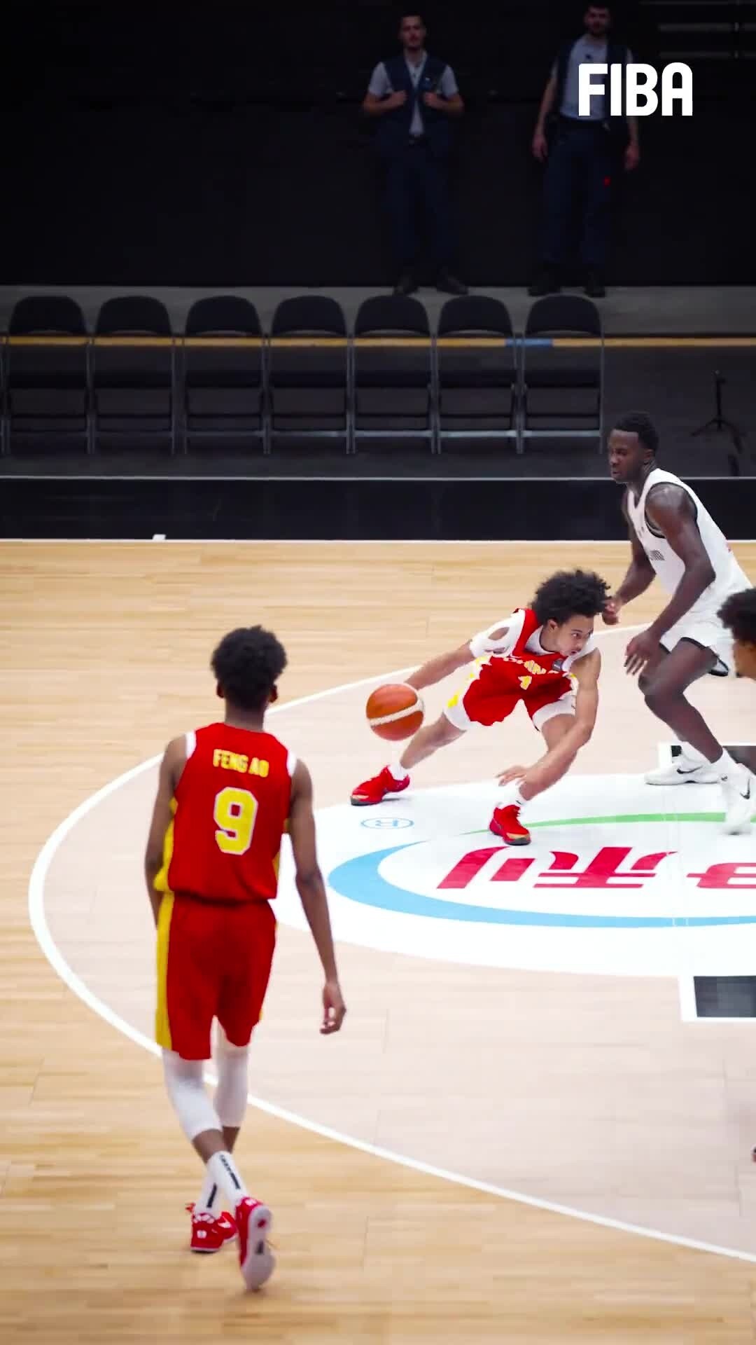 平博体育-关于FIBA分享三篮世界杯瞬间：梦碎主场，他的泪水中夹杂着复杂情绪的信息
