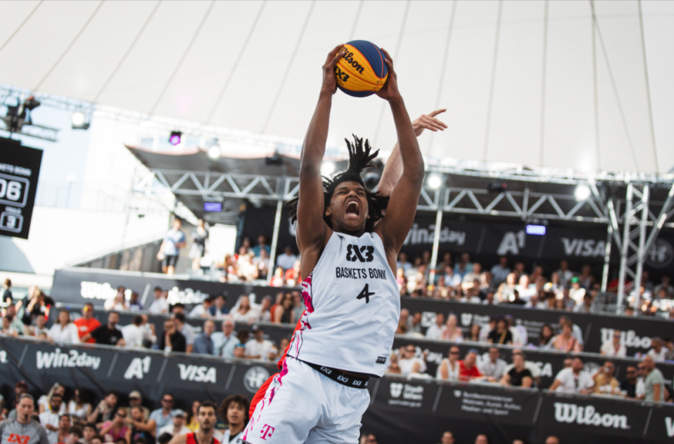 关于FIBA分享三篮世界杯瞬间：梦碎主场，他的泪水中夹杂着复杂情绪的信息