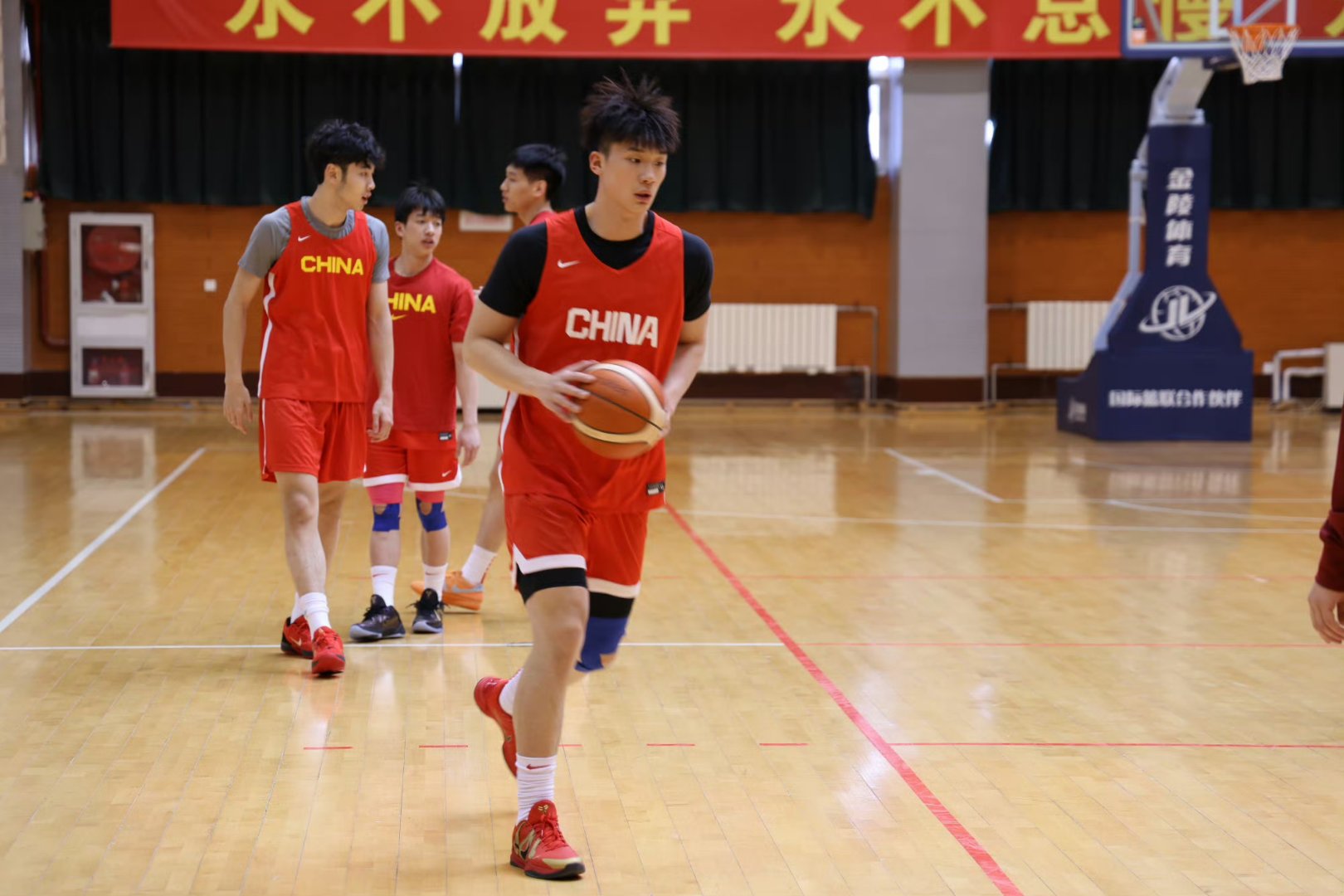 平博体育-U19男篮世界杯中国队大胜约旦队全场集锦(土伦杯中国队黄金一代)