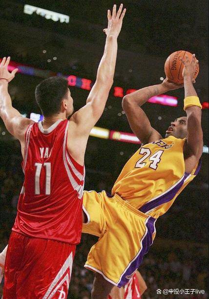 平博体育-姚明NBA生涯35个精彩时刻，隔扣邓肯&amp;背打奥尼尔领衔的简单介绍