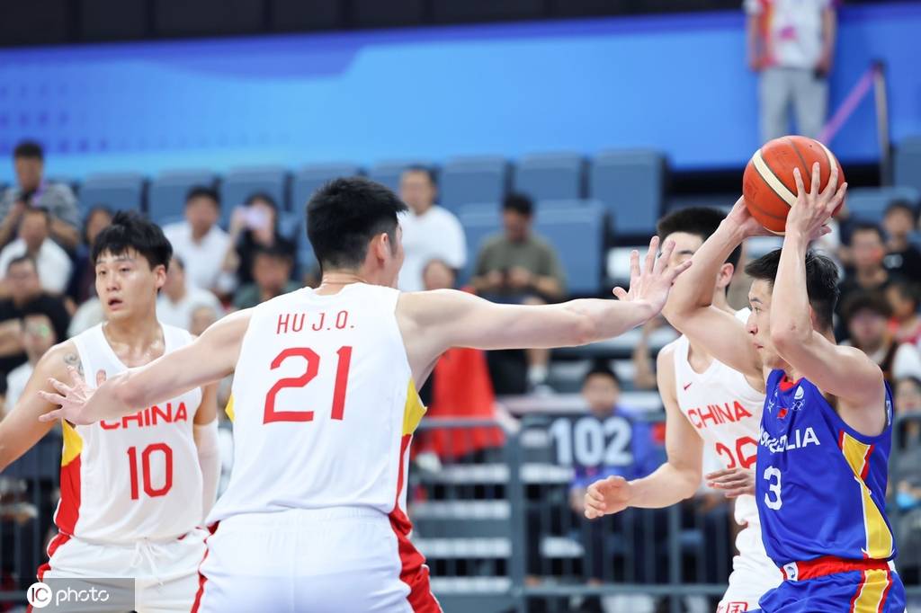 湖南男篮大胜对手，迎来胜利狂欢(湖南男篮cba)
